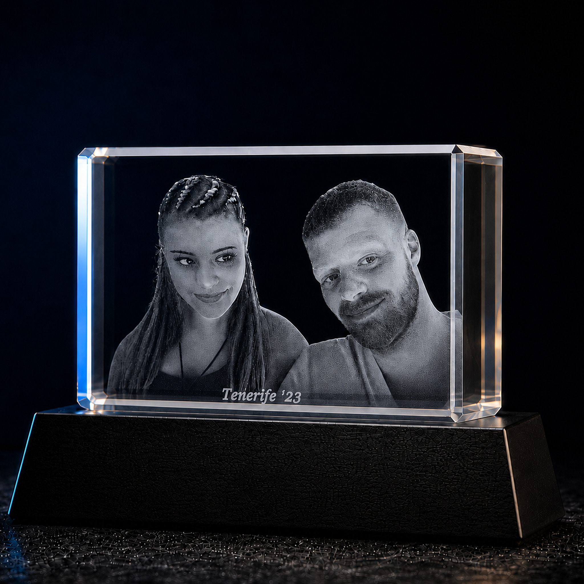 Rétthyrndur kristall með 3D mynd — Stór — Láréttur
